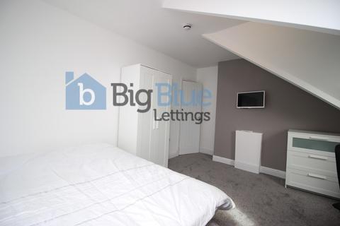 5 bedroom terraced house to rent, Chestnut Avenue, Hyde Park, Leeds LS6