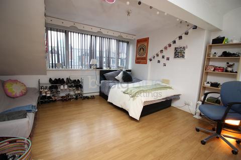 5 bedroom terraced house to rent, 2 Archery Street, City Center, Leeds LS2