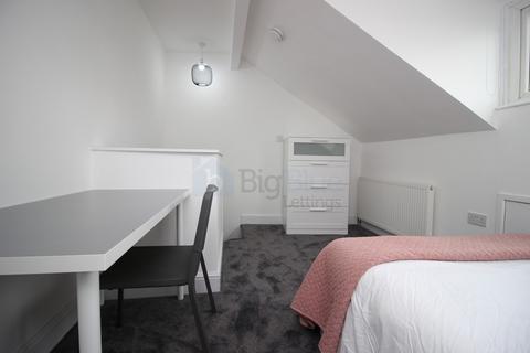 2 bedroom terraced house to rent, 22 Kelsall Avenue, Hyde Park, Leeds LS6