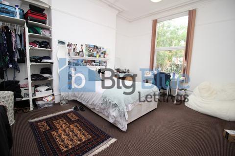 7 bedroom terraced house to rent, 9 Ash Grove, Hyde Park, Leeds LS6