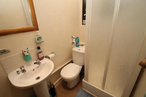 2 bedroom flat to rent, Flat 2, 39 Regent Park Terrace, Hyde Park, Leeds LS6