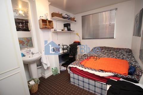 8 bedroom terraced house to rent, 42 Ebberston Terrace, Hyde Park, Leeds LS6