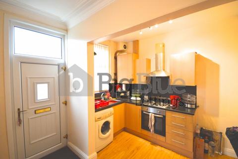 2 bedroom terraced house to rent, 14 Royal Park Avenue, Hyde Park, Leeds LS6