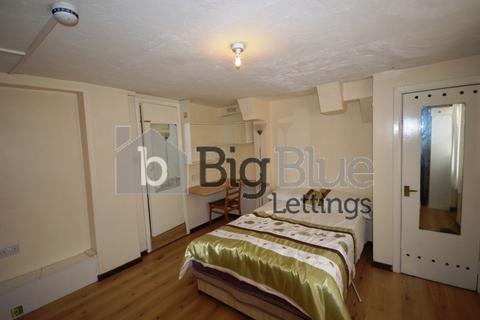 8 bedroom terraced house to rent, 44 Manor Drive, Hyde Park, Leeds LS6