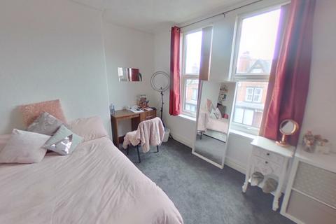 6 bedroom terraced house to rent, 23 Richmond Mount, Hyde Park, Leeds LS6