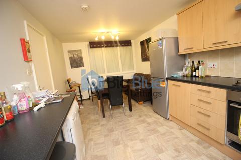 3 bedroom terraced house to rent, 11 Kendal Close, Close to Uni, Leeds LS3