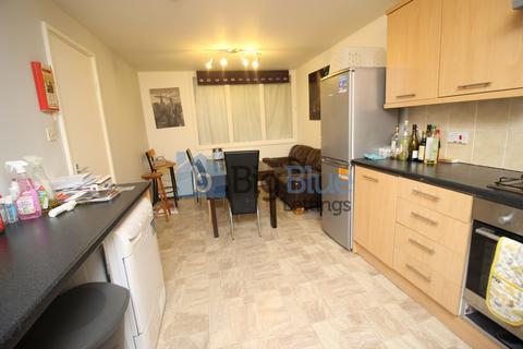 3 bedroom terraced house to rent, 11 Kendal Close, Close to Uni, Leeds LS3