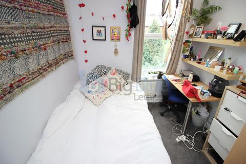 5 bedroom terraced house to rent - 4 Wrangthorn Terrace, Hyde Park,, Leeds LS6