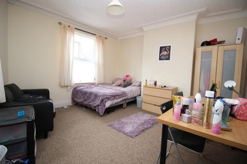 5 bedroom terraced house to rent - Burly Lodge Road, Hyde Park, Leeds LS6