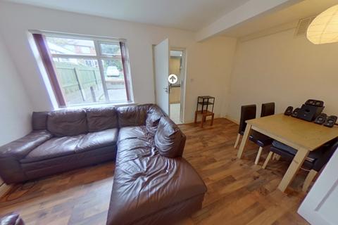 3 bedroom townhouse to rent - 14 Chestnut Grove, Hyde Park, Leeds LS6