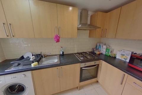 3 bedroom townhouse to rent, 14 Chestnut Grove, Hyde Park, Leeds LS6