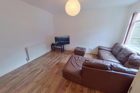 3 bedroom townhouse to rent, 14 Chestnut Grove, Hyde Park, Leeds LS6