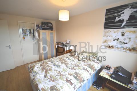 3 bedroom townhouse to rent, 9 Consort View, Hyde Park, Leeds LS3