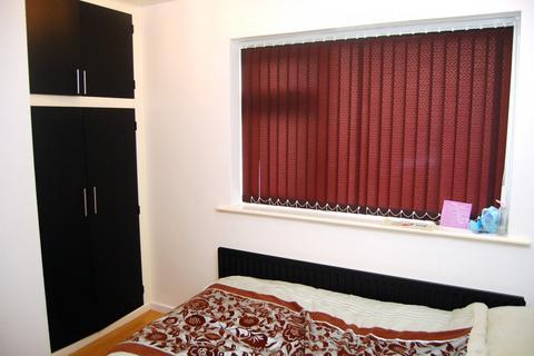 3 bedroom flat to rent, 12 The Poplars, Headingley, Leeds LS6