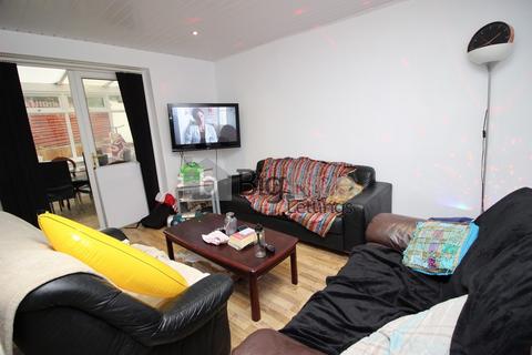6 bedroom terraced house to rent, 1 Mayville Road, Hyde Park, Leeds LS6