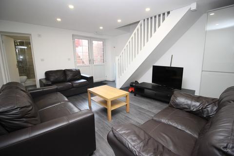 6 bedroom terraced house to rent, 14 Chestnut Avenue, Hyde Park, Leed LS6