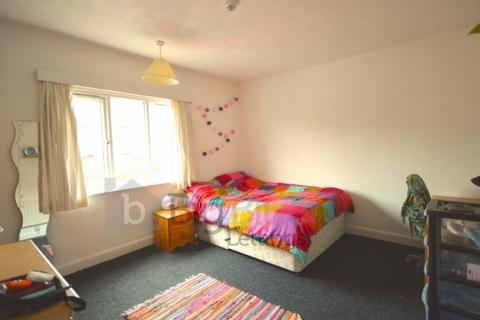 4 bedroom terraced house to rent, 22 Mayville Road, Hyde Park, Leeds LS6