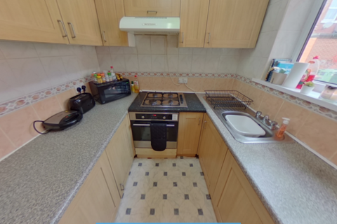 5 bedroom terraced house to rent, 27 Hessle View, Hyde Park, Leeds LS6