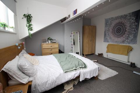 6 bedroom terraced house to rent, 5 The Village Street, Burley, Leeds LS4