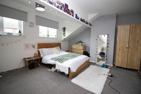 6 bedroom terraced house to rent, 5 The Village Street, Burley, Leeds LS4
