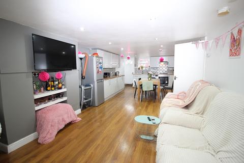 6 bedroom terraced house to rent, 5 The Village Street, Burley, Leeds LS4