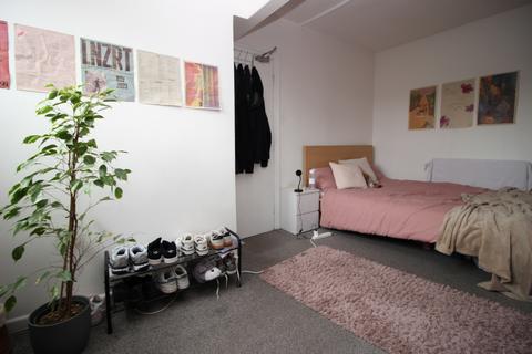 6 bedroom terraced house to rent, 5 The Village Street, Burley, Leeds LS4