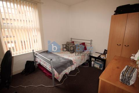 4 bedroom terraced house to rent, 7 Welton Place, Hyde Park, Leeds LS6