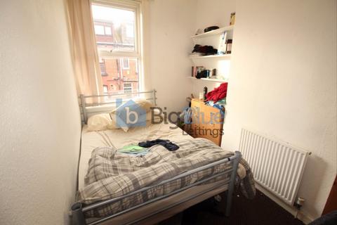 4 bedroom terraced house to rent, 7 Welton Place, Hyde Park, Leeds LS6