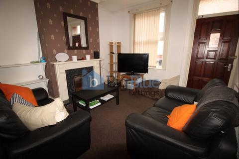 4 bedroom terraced house to rent, 7 Welton Place, Hyde Park, Leeds LS6