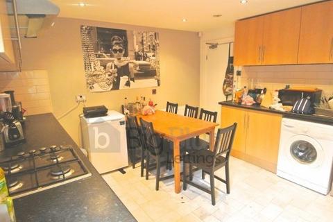 7 bedroom terraced house to rent, 16 Chestnut Avenue, Hyde Park, Leeds LS6