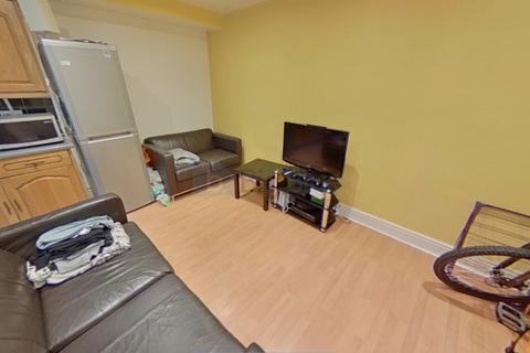 3 bedroom terraced house to rent, 10 Pearson Terrace, Hyde Park, Leeds LS6