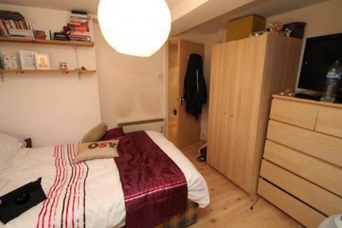 2 bedroom flat to rent, Flat 1, 39 Regent Park Terrace, Hyde Park, Leeds LS6