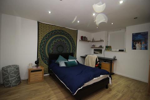 7 bedroom terraced house to rent, 48 Chestnut Avenue, Hyde Park, Leeds LS6