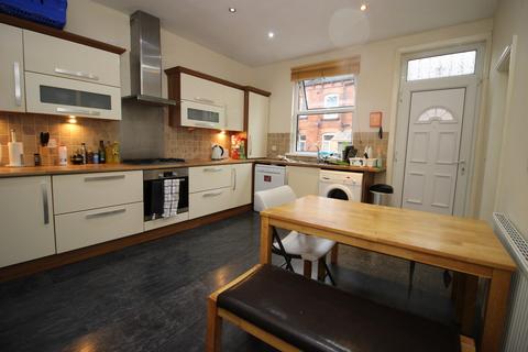 7 bedroom terraced house to rent, 48 Chestnut Avenue, Hyde Park, Leeds LS6