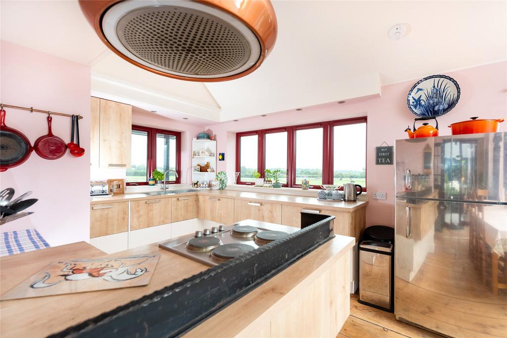 Dean Road, Stewkley, Leighton Buzzard, Buckinghamshire, LU7 3 bed detached house for sale £