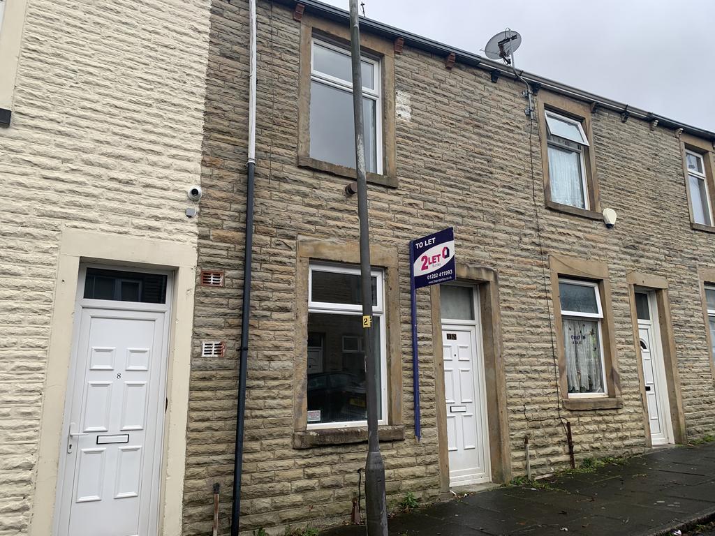 Florence Street, Burnley BB11 2 bed terraced house £450 pcm (£104 pw)