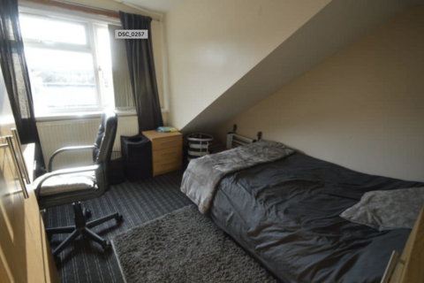 7 bedroom detached house to rent, Cardigan Road, Leeds LS6