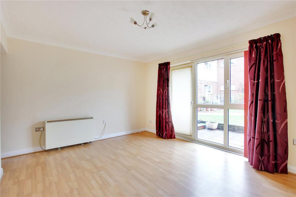 Russell Square, Longfield, Kent, DA3 2 bed apartment for sale £280,000