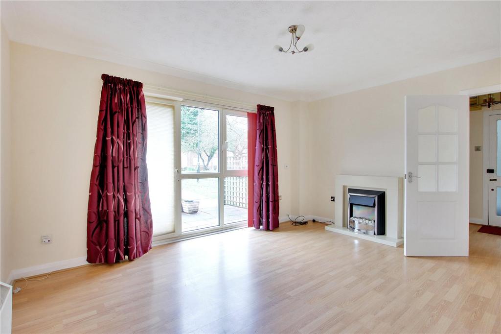 Russell Square, Longfield, Kent, DA3 2 bed apartment for sale £280,000