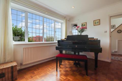 28 High View Road, Guildford, GU2 7RS