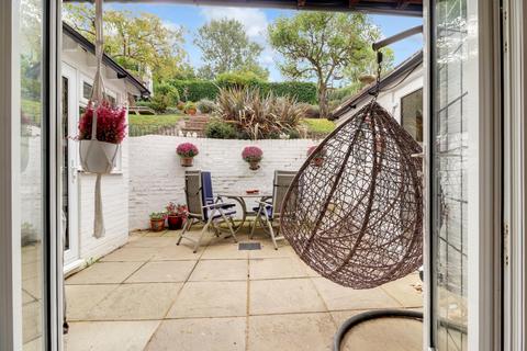 28 High View Road, Guildford, GU2 7RS