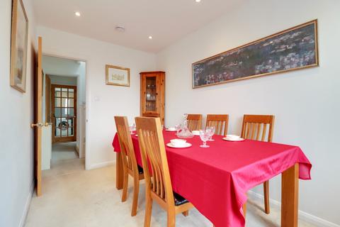 28 High View Road, Guildford, GU2 7RS