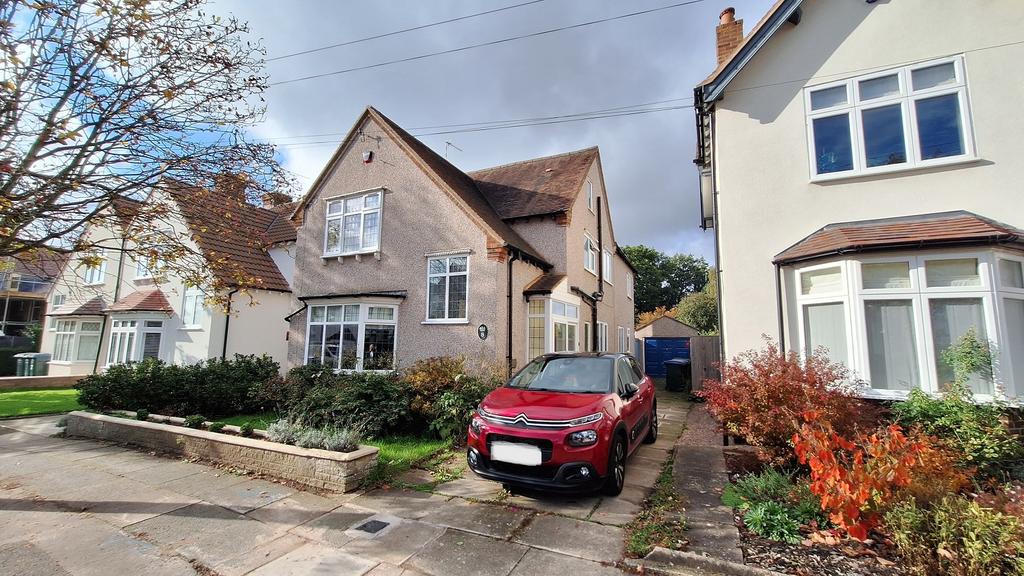 Stoneleigh Avenue, Coventry, West Midlands. CV5 6BZ 4 bed detached