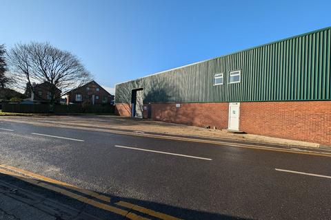 Trade counter to rent, 10 Carvers Trading Estate, Southampton Road, Ringwood, BH24 1JS