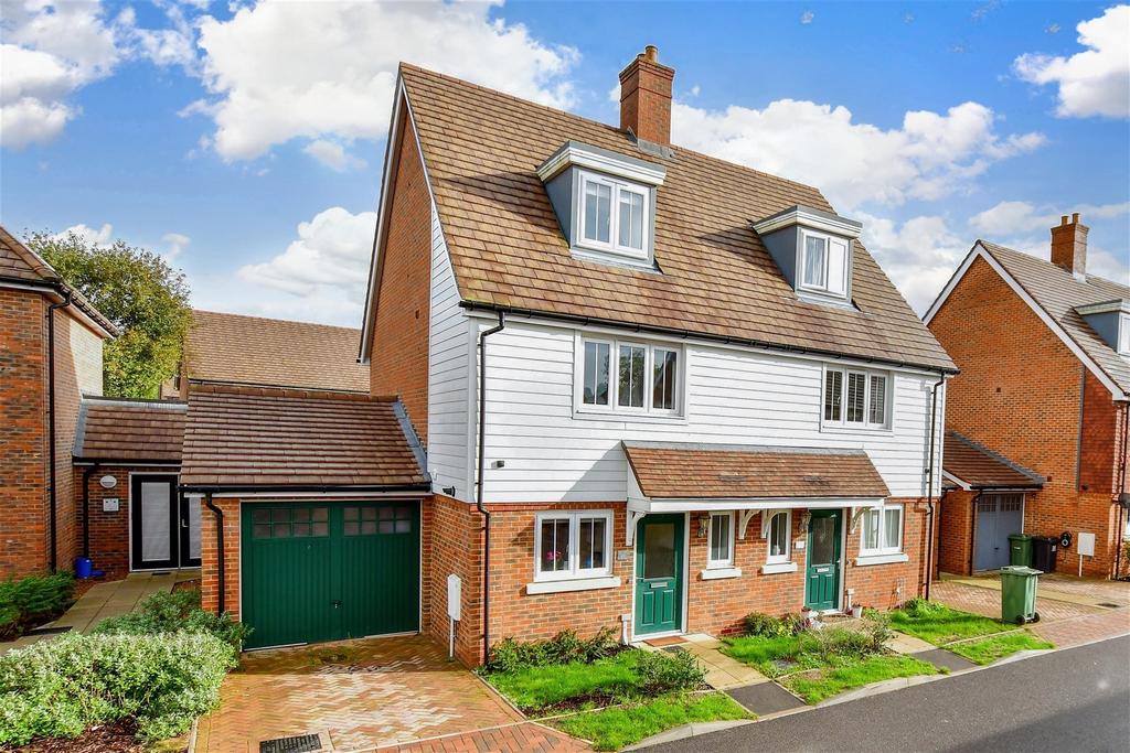 The Glebe, Yalding, Maidstone, Kent 3 bed semidetached house for sale