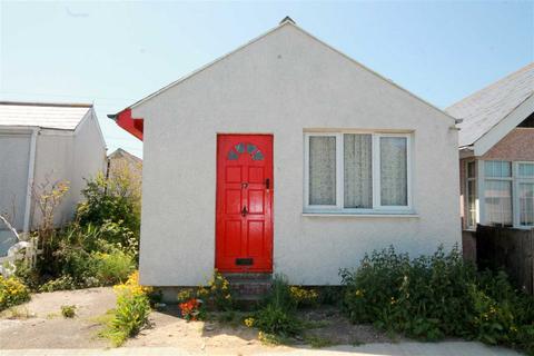 17 Brooklands Gardens, Jaywick, Clacton-on-sea, CO15 2JP