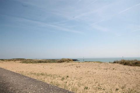 17 Brooklands Gardens, Jaywick, Clacton-on-sea, CO15 2JP