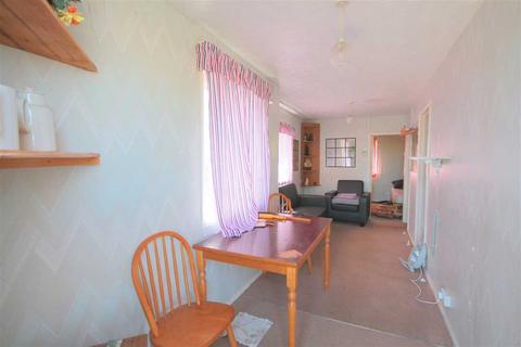 17 Brooklands Gardens, Jaywick, Clacton-on-sea, CO15 2JP