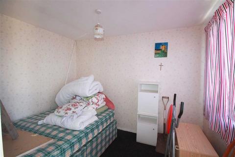 17 Brooklands Gardens, Jaywick, Clacton-on-sea, CO15 2JP