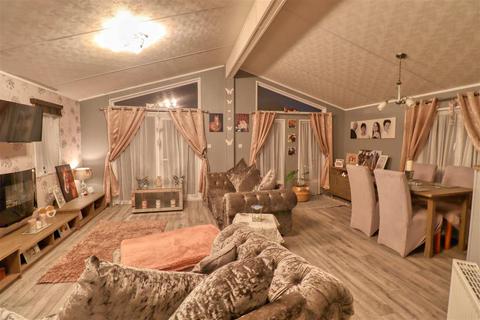 2 bedroom park home for sale - St Osyth CO16